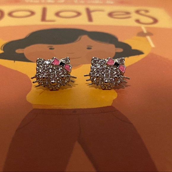 18K white solid gold Hello Kitty earring - Picture 2 of 5